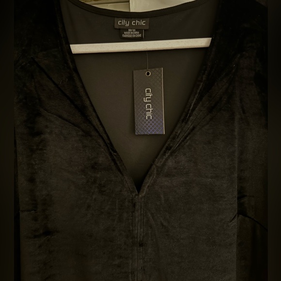 NWT City Chic Sz. 18 - Velvet-feel, Sassy, fun and cute Little Black dress - Picture 8 of 8